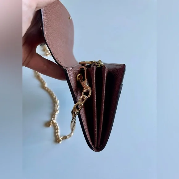 💯 Authentic Louis Vuitton Monogram Sarah Wallet on Chain - Picture 4 of 16